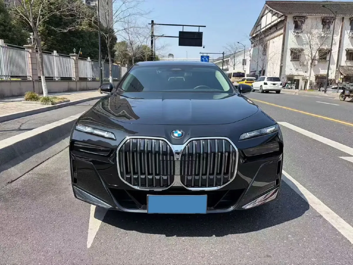 2023 BMW 7 Series 3.0T 381HP L6 8AT,autocango,china used car exporter,china ev exporter,chinese used car exporter,chinese used ev exporter