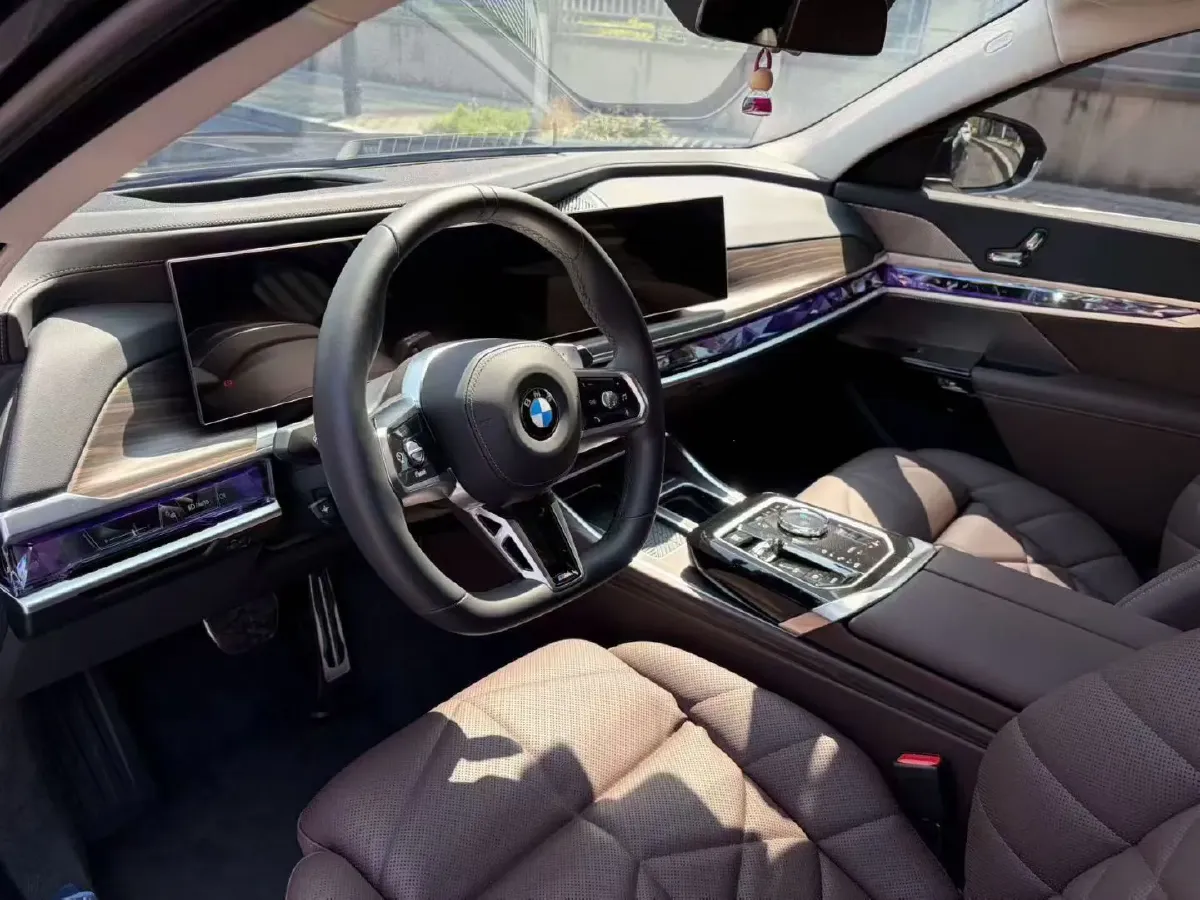 2023 BMW 7 Series 3.0T 381HP L6 8AT,autocango,china used car exporter,china ev exporter,chinese used car exporter,chinese used ev exporter