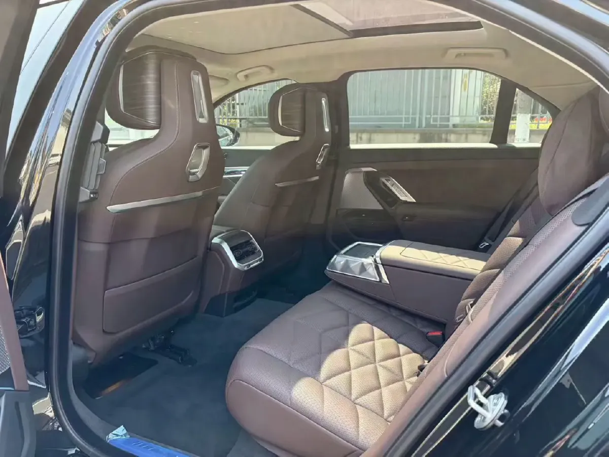 2023 BMW 7 Series 3.0T 381HP L6 8AT,autocango,china used car exporter,china ev exporter,chinese used car exporter,chinese used ev exporter