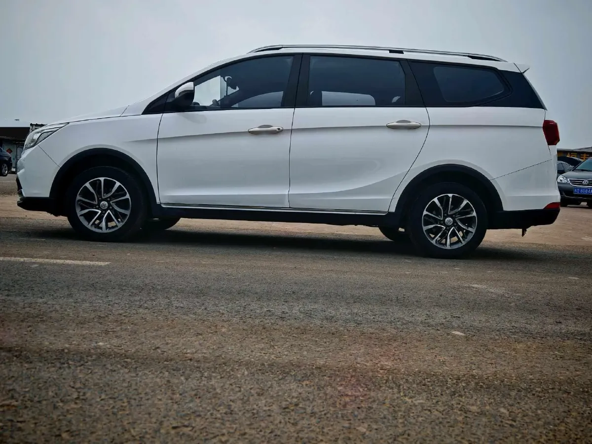 2019 BaoJun 730 1.5T 151HP L4 CVT,autocango,china used car exporter,china ev exporter,chinese used car exporter,chinese used ev exporter