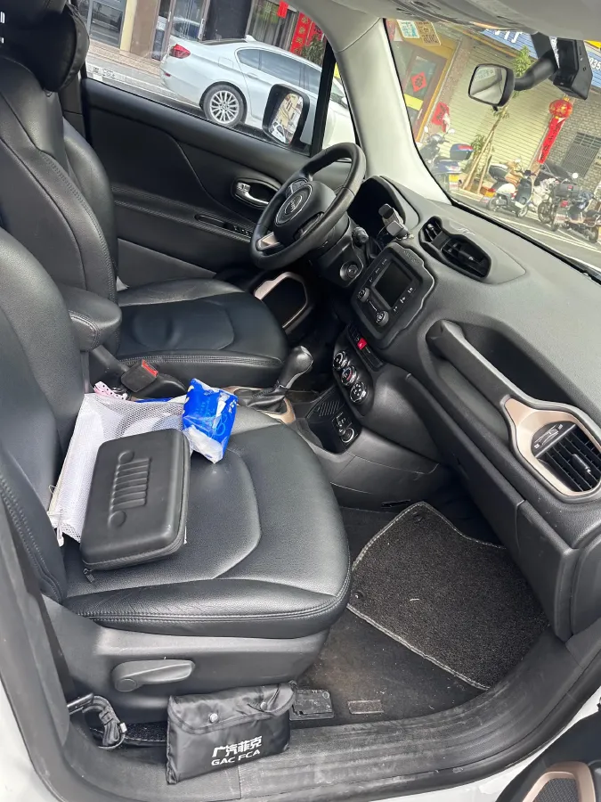 2017 Jeep Renegade 1.4T 150HP L4 7DCT,autocango,china used car exporter,china ev exporter,chinese used car exporter,chinese used ev exporter