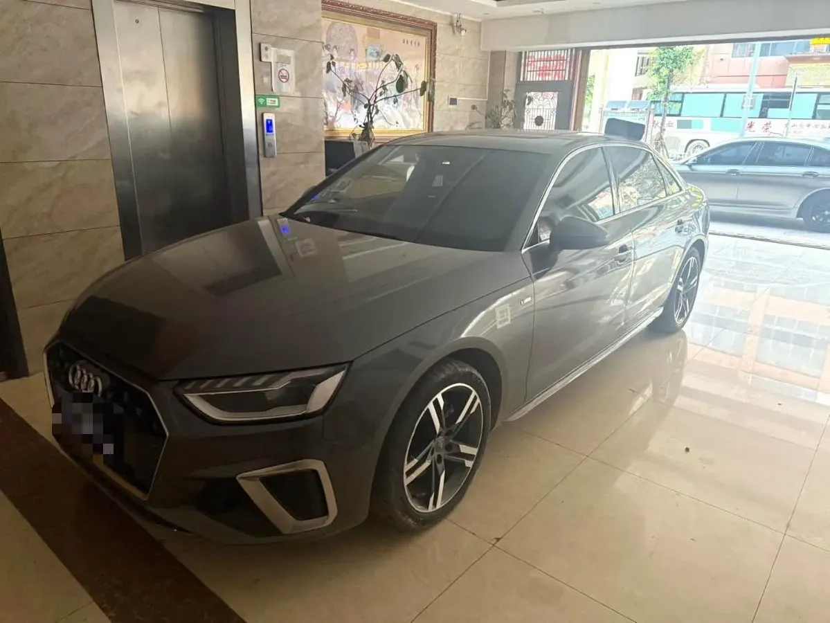 2020 Audi A4L 2.0T 190HP L4 7DCT,autocango,china used car exporter,china ev exporter,chinese used car exporter,chinese used ev exporter