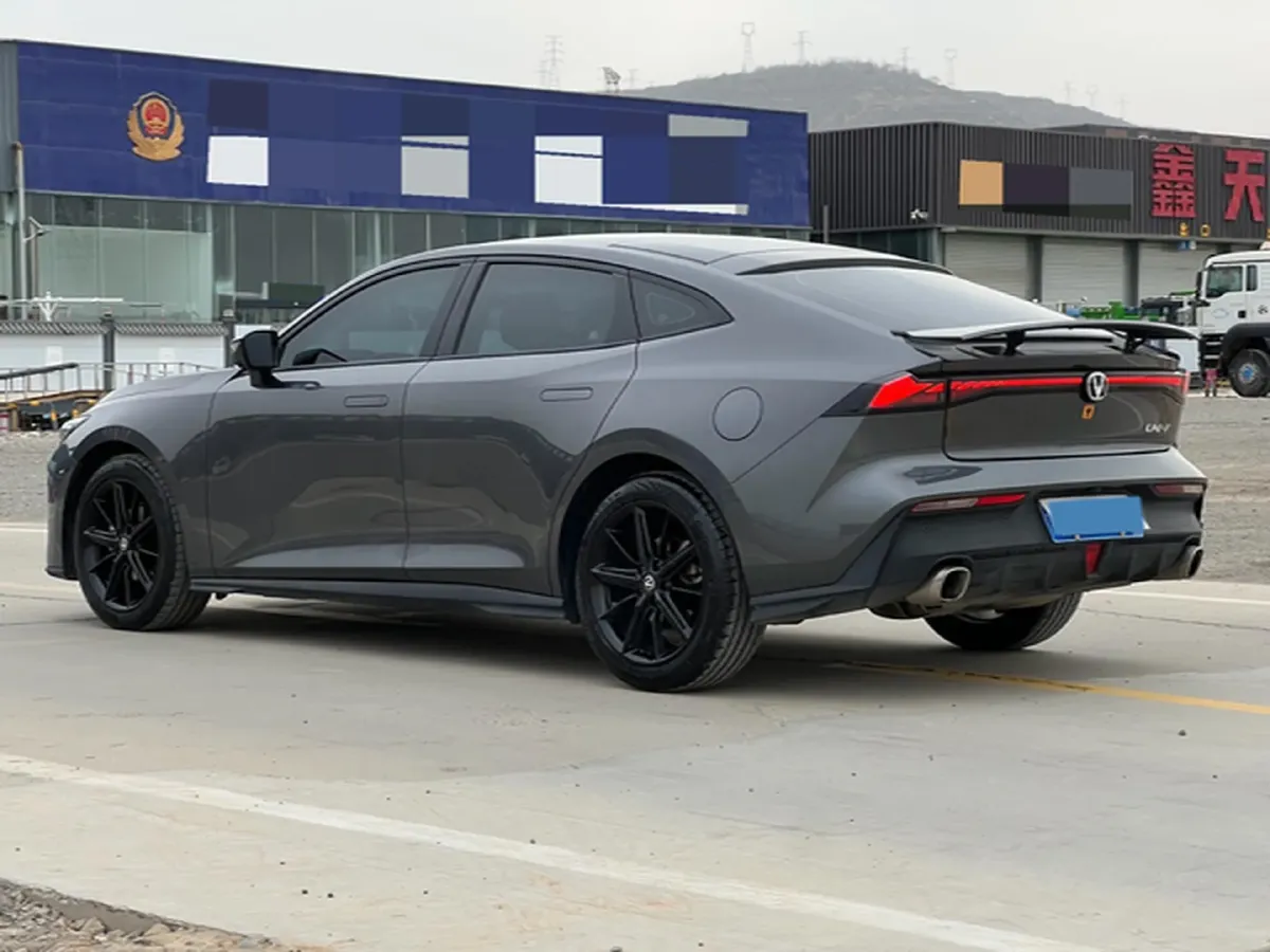 2022 ChangAn UNI-V 1.5T 188HP L4 7DCT,autocango,china used car exporter,china ev exporter,chinese used car exporter,chinese used ev exporter