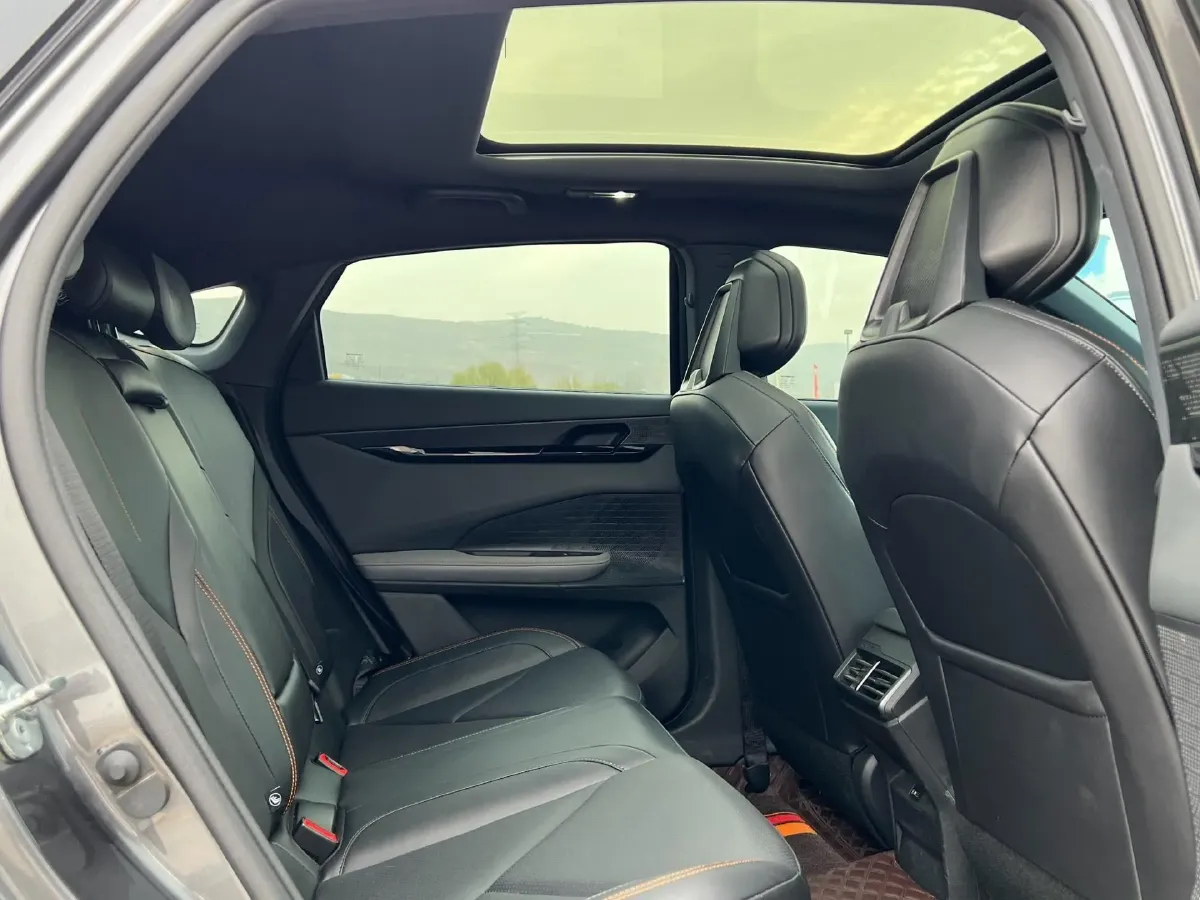 2022 ChangAn UNI-V 1.5T 188HP L4 7DCT,autocango,china used car exporter,china ev exporter,chinese used car exporter,chinese used ev exporter