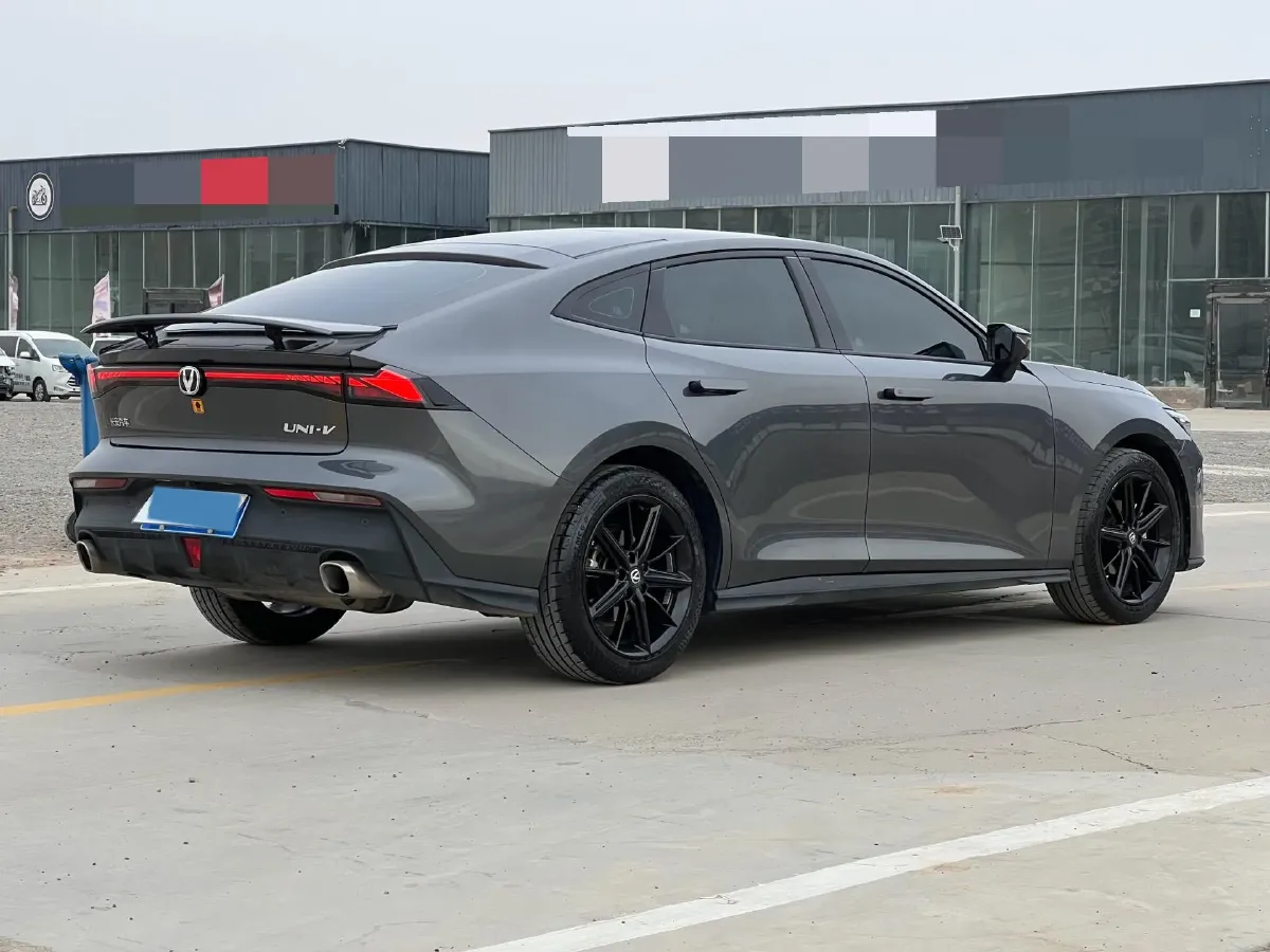 2022 ChangAn UNI-V 1.5T 188HP L4 7DCT,autocango,china used car exporter,china ev exporter,chinese used car exporter,chinese used ev exporter