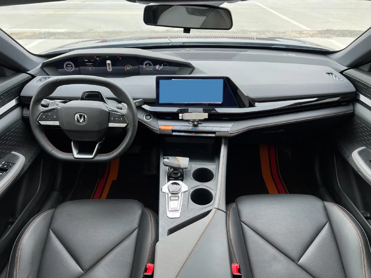 2022 ChangAn UNI-V 1.5T 188HP L4 7DCT,autocango,china used car exporter,china ev exporter,chinese used car exporter,chinese used ev exporter