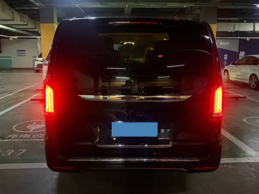 2020 Mercedes-Benz V Class 2.0T 211HP L4 9AT,autocango,china used car exporter,china ev exporter,chinese used car exporter,chinese used ev exporter