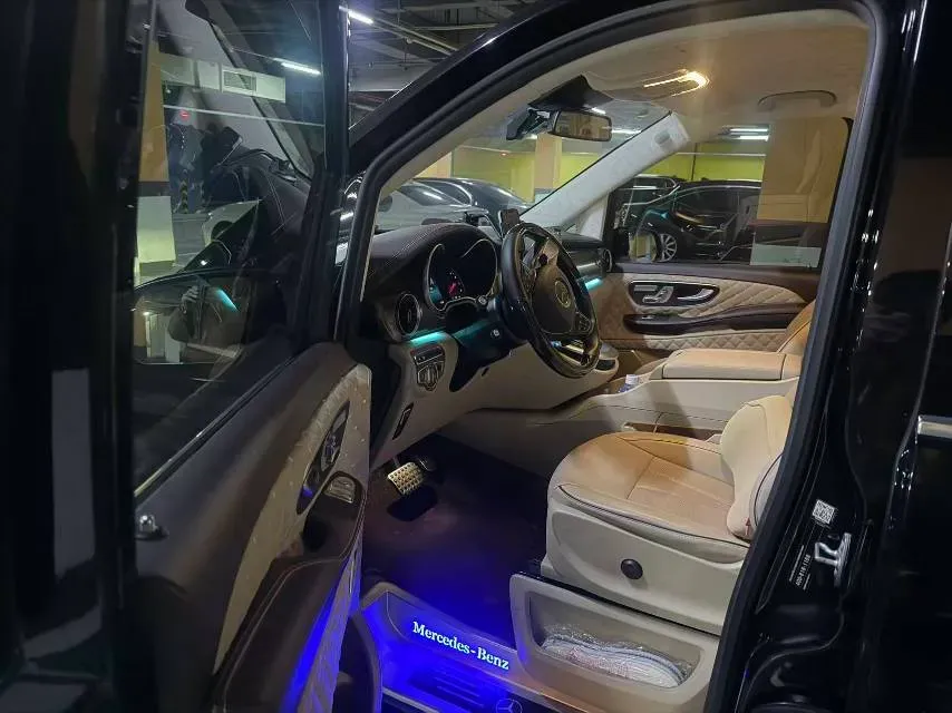 2020 Mercedes-Benz V Class 2.0T 211HP L4 9AT,autocango,china used car exporter,china ev exporter,chinese used car exporter,chinese used ev exporter