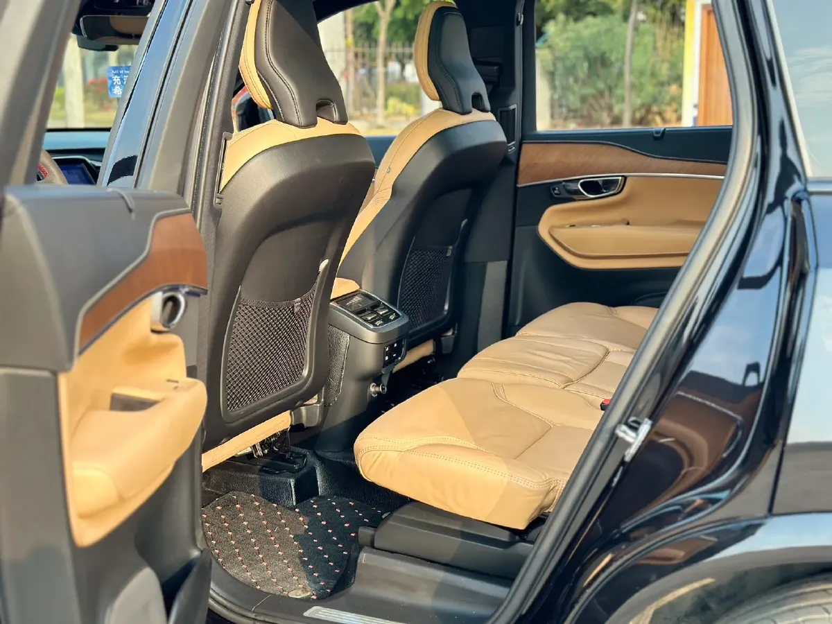 2019 Volvo XC90 2.0T 320HP L4 8AT,autocango,china used car exporter,china ev exporter,chinese used car exporter,chinese used ev exporter