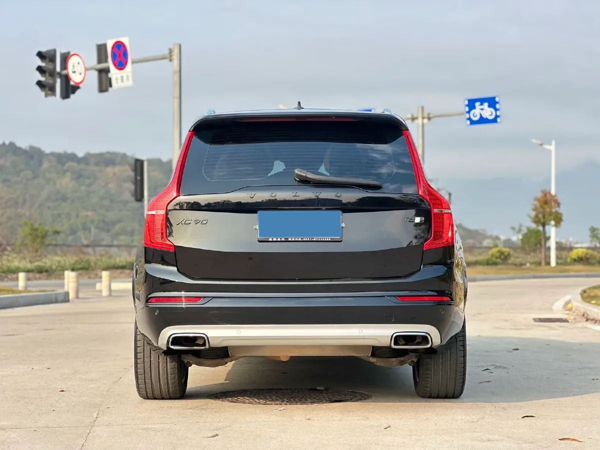 2019 Volvo XC90 2.0T 320HP L4 8AT,autocango,china used car exporter,china ev exporter,chinese used car exporter,chinese used ev exporter