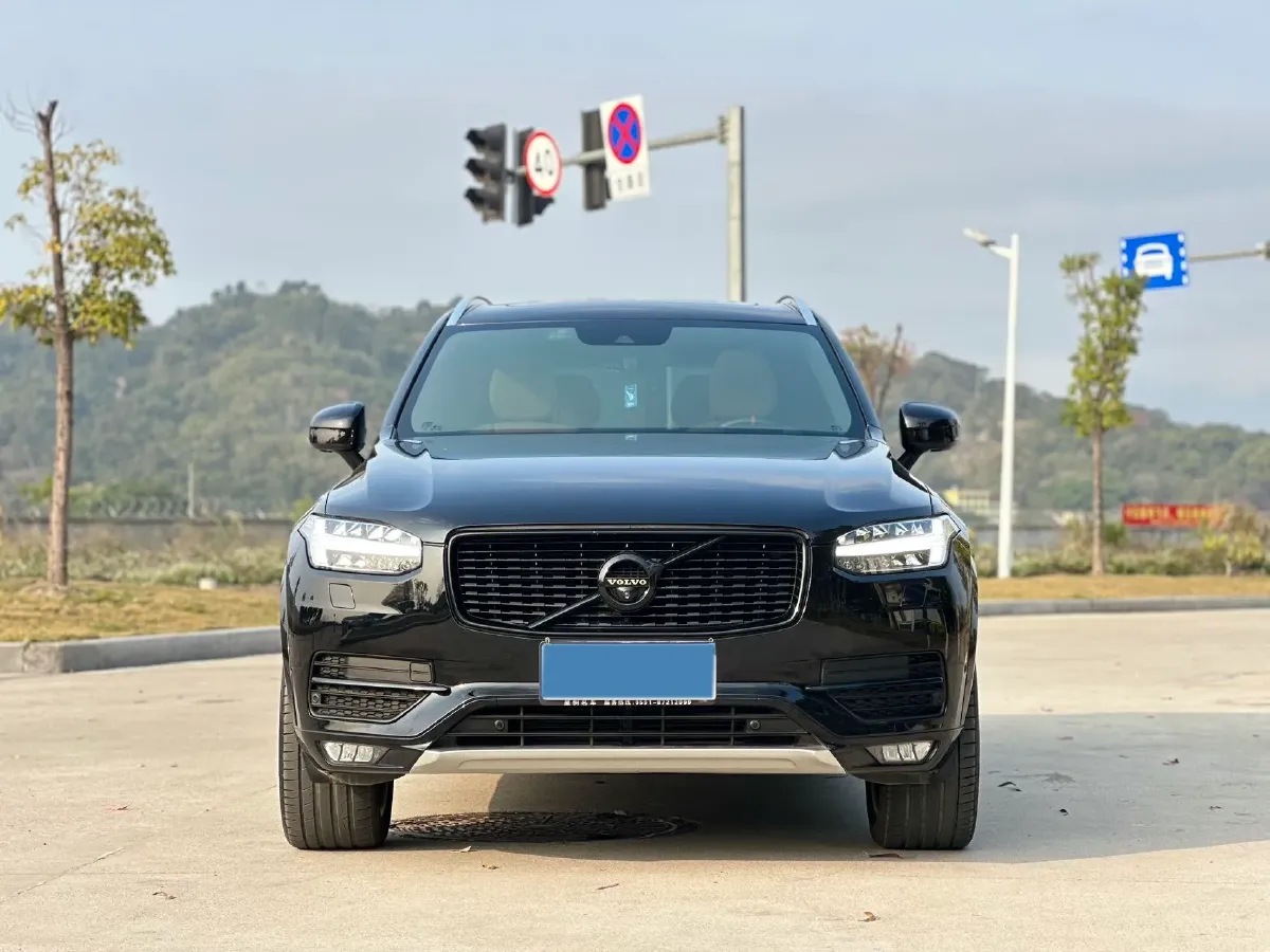 2019 Volvo XC90 2.0T 320HP L4 8AT,autocango,china used car exporter,china ev exporter,chinese used car exporter,chinese used ev exporter