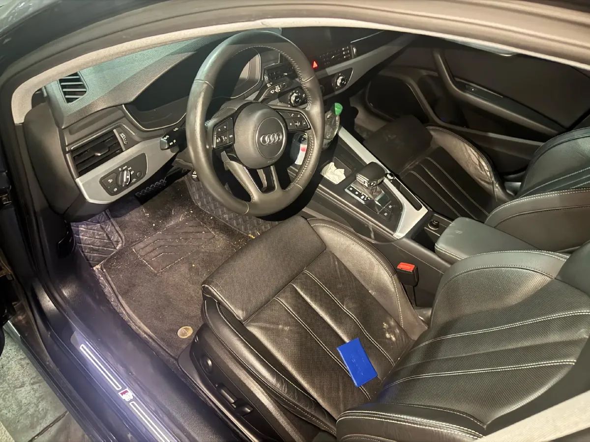 2020 Audi A4L 2.0T 190HP L4 7DCT,autocango,china used car exporter,china ev exporter,chinese used car exporter,chinese used ev exporter