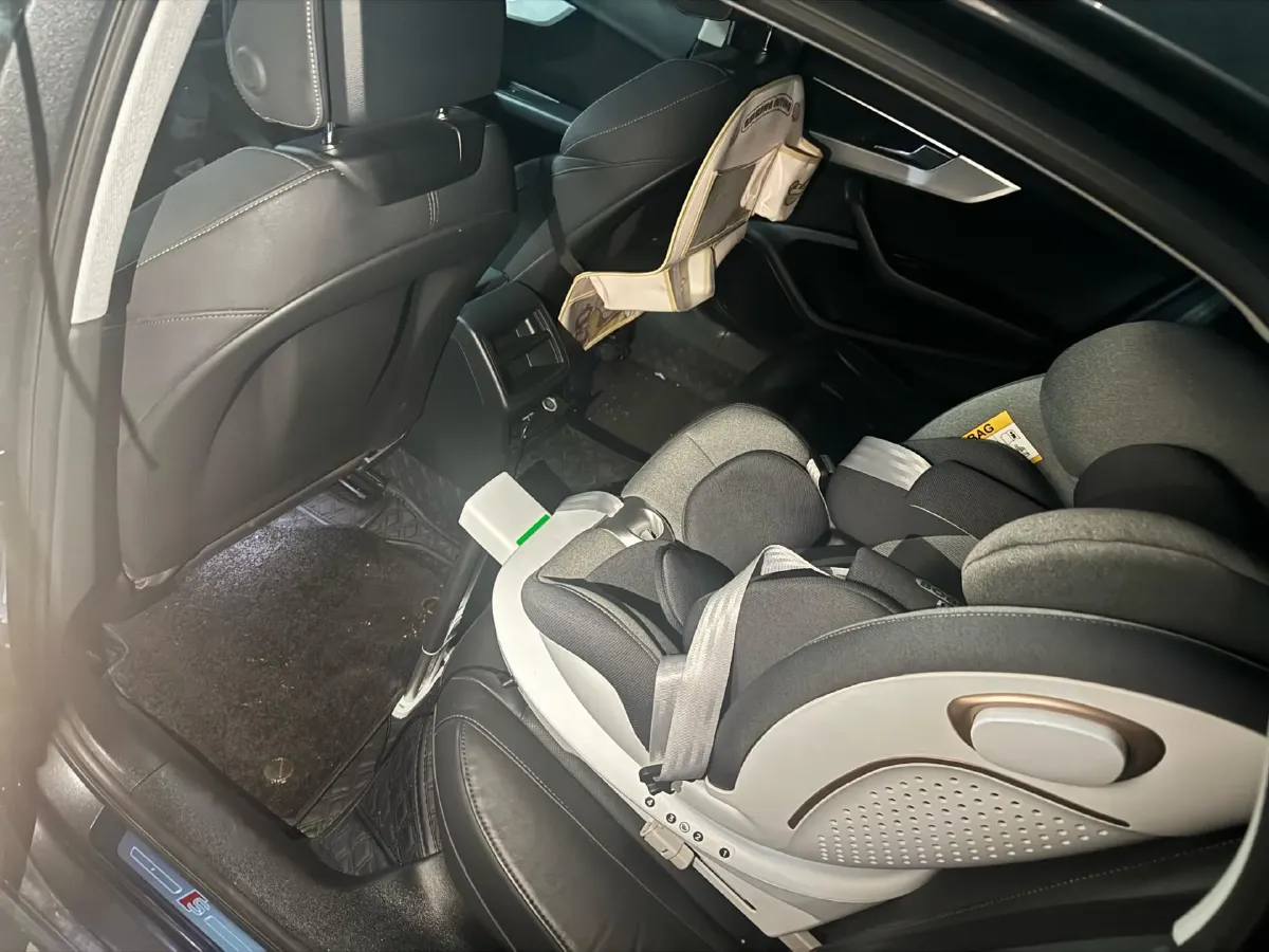 2020 Audi A4L 2.0T 190HP L4 7DCT,autocango,china used car exporter,china ev exporter,chinese used car exporter,chinese used ev exporter