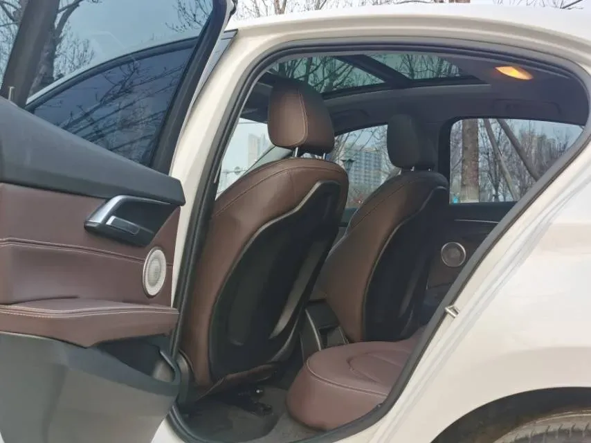 2021 BMW 1 Series 1.5T 140HP L3 7DCT,autocango,china used car exporter,china ev exporter,chinese used car exporter,chinese used ev exporter