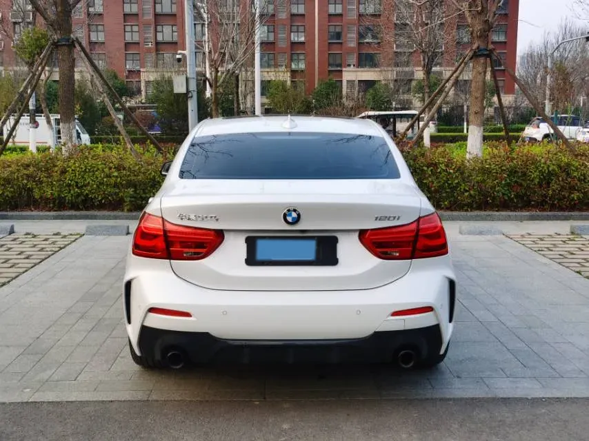 2021 BMW 1 Series 1.5T 140HP L3 7DCT,autocango,china used car exporter,china ev exporter,chinese used car exporter,chinese used ev exporter