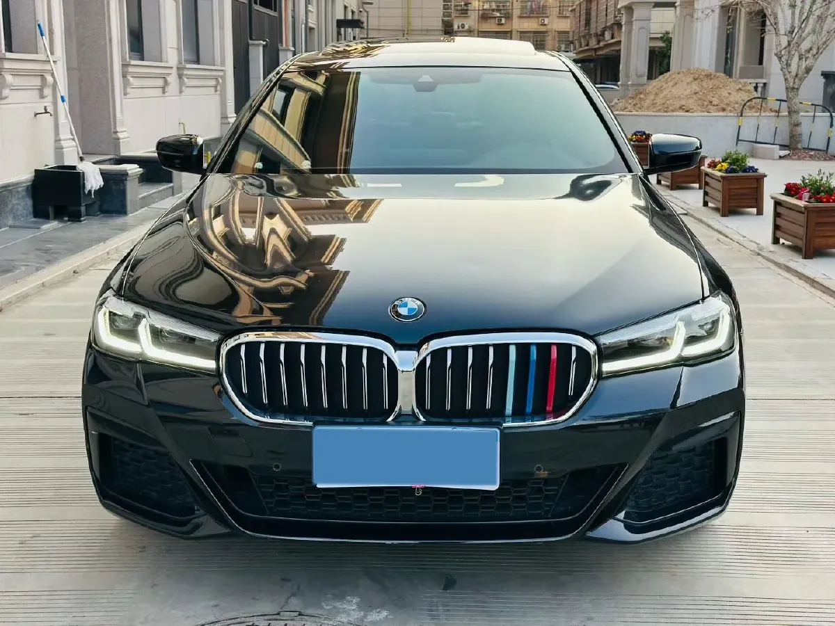 2023 BMW 5 Series 2.0T 245HP L4 8AT,autocango,china used car exporter,china ev exporter,chinese used car exporter,chinese used ev exporter