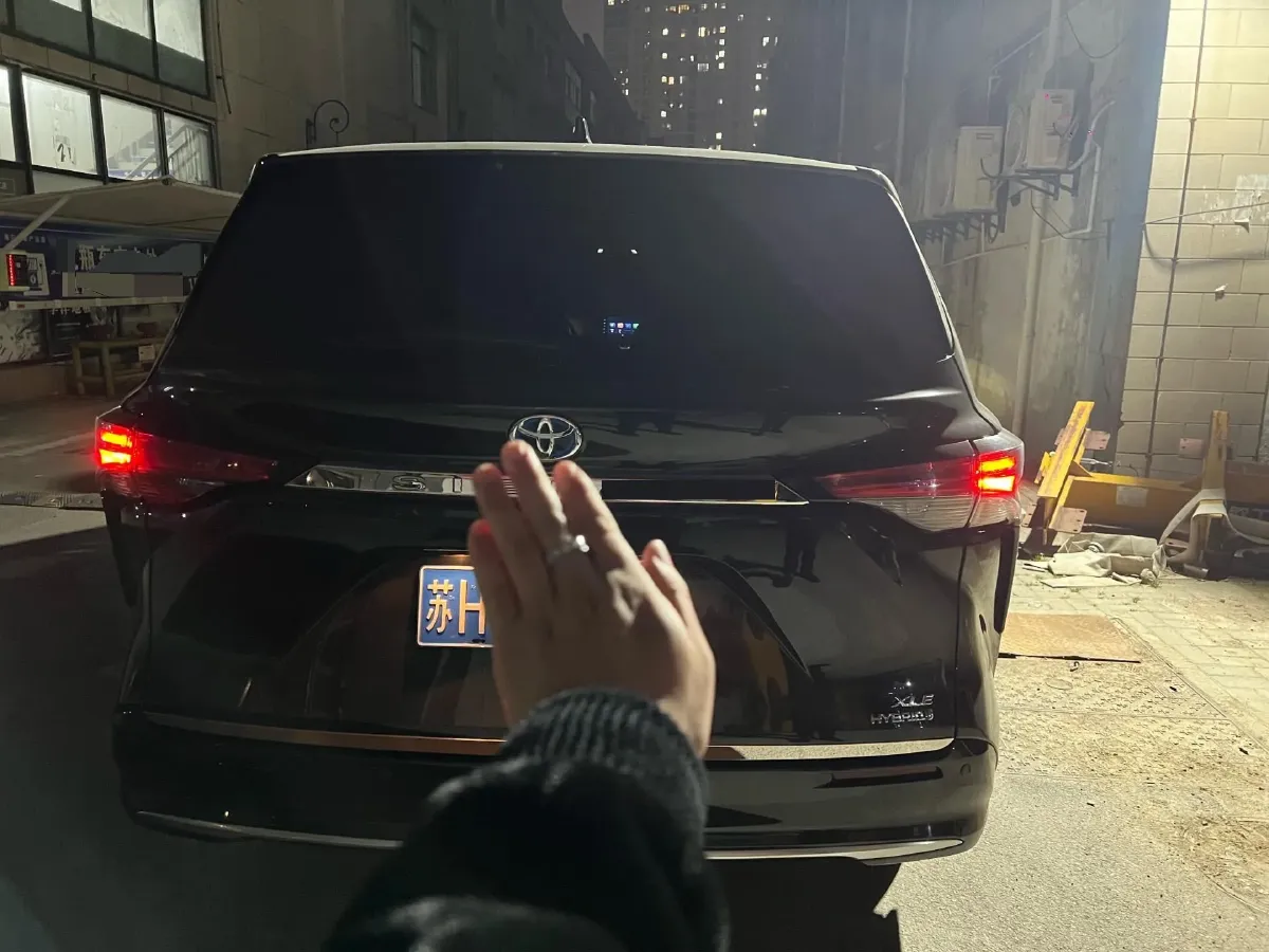 2021 Toyota Sienna 2.5L 192HP L4 E-CVT Hybrid,autocango,china used car exporter,china ev exporter,chinese used car exporter,chinese used ev exporter