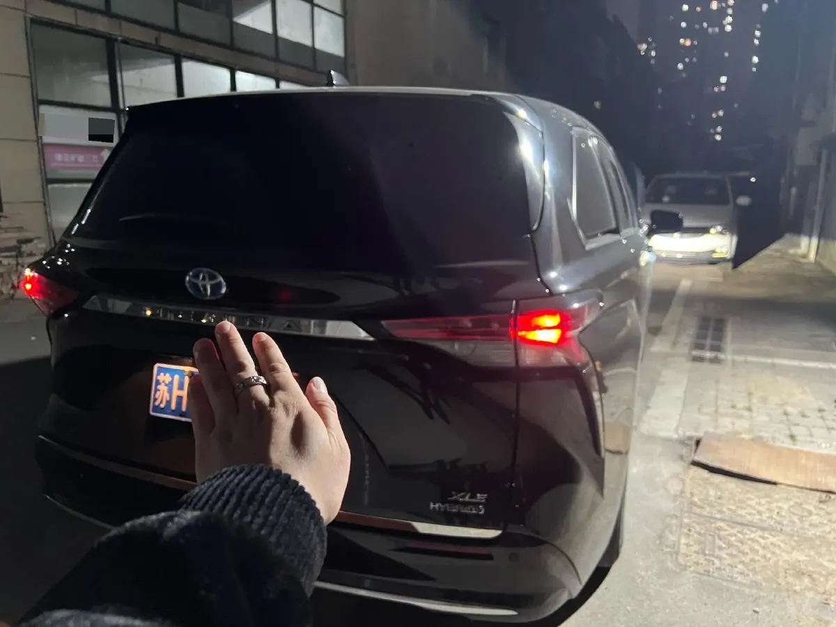 2021 Toyota Sienna 2.5L 192HP L4 E-CVT Hybrid,autocango,china used car exporter,china ev exporter,chinese used car exporter,chinese used ev exporter