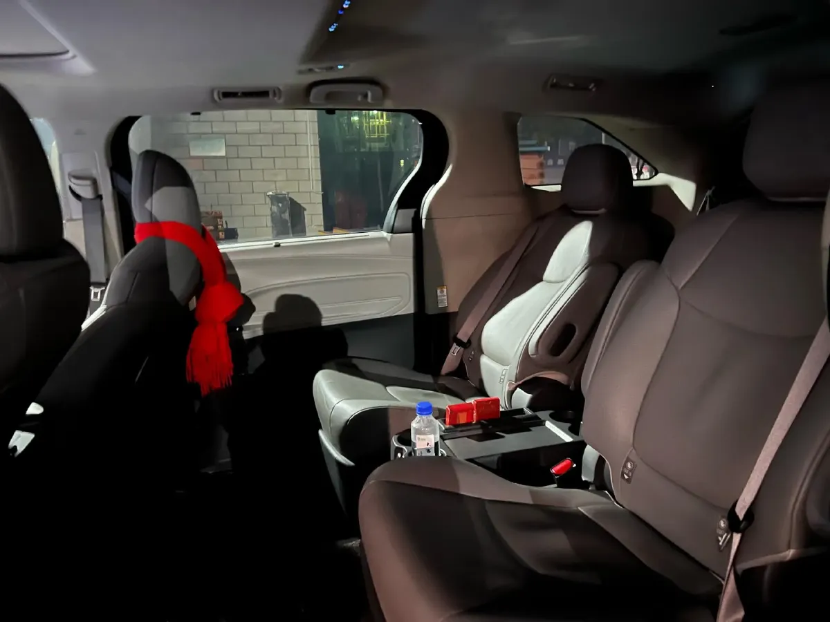 2021 Toyota Sienna 2.5L 192HP L4 E-CVT Hybrid,autocango,china used car exporter,china ev exporter,chinese used car exporter,chinese used ev exporter