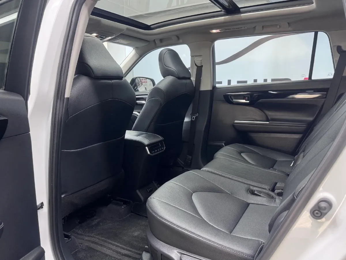 2023 Toyota Highlander 2.5L 189HP L4 E-CVT Hybrid,autocango,china used car exporter,china ev exporter,chinese used car exporter,chinese used ev exporter