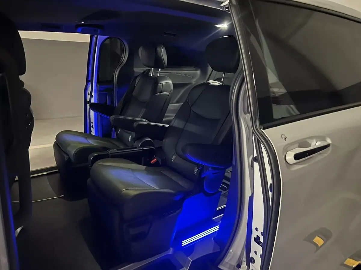 2024 Toyota Sienna 2.5L 189HP L4 E-CVT Hybrid,autocango,china used car exporter,china ev exporter,chinese used car exporter,chinese used ev exporter