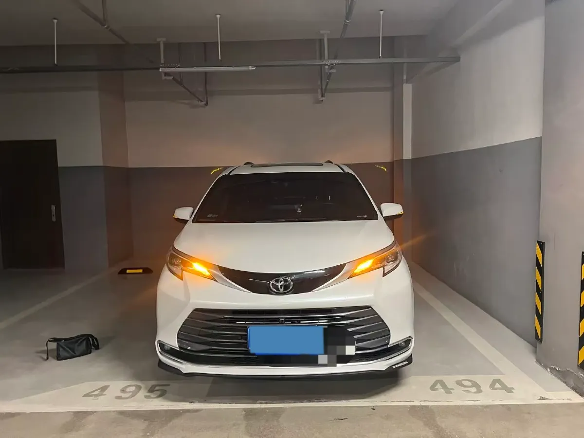 2024 Toyota Sienna 2.5L 189HP L4 E-CVT Hybrid,autocango,china used car exporter,china ev exporter,chinese used car exporter,chinese used ev exporter