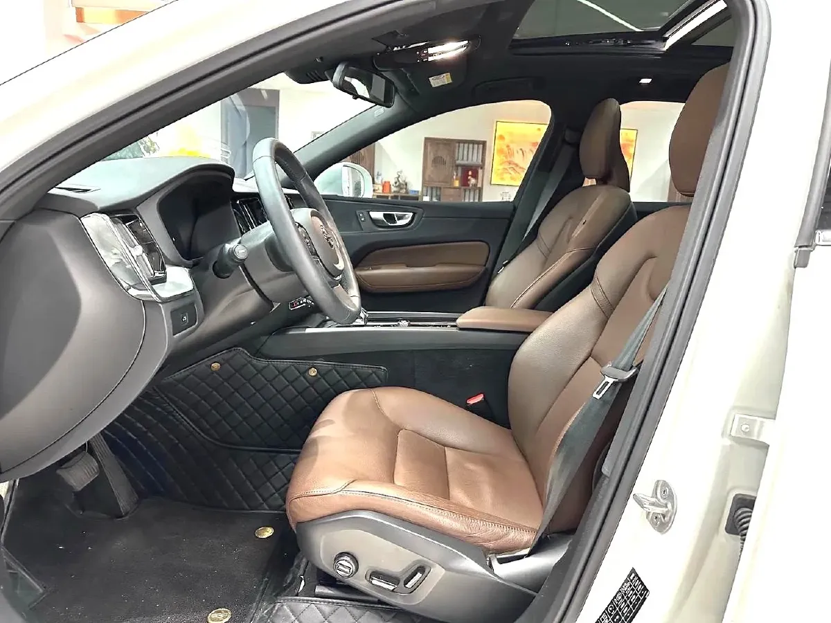 2023 Volvo XC60 2.0T 250HP L4 8AT,autocango,china used car exporter,china ev exporter,chinese used car exporter,chinese used ev exporter