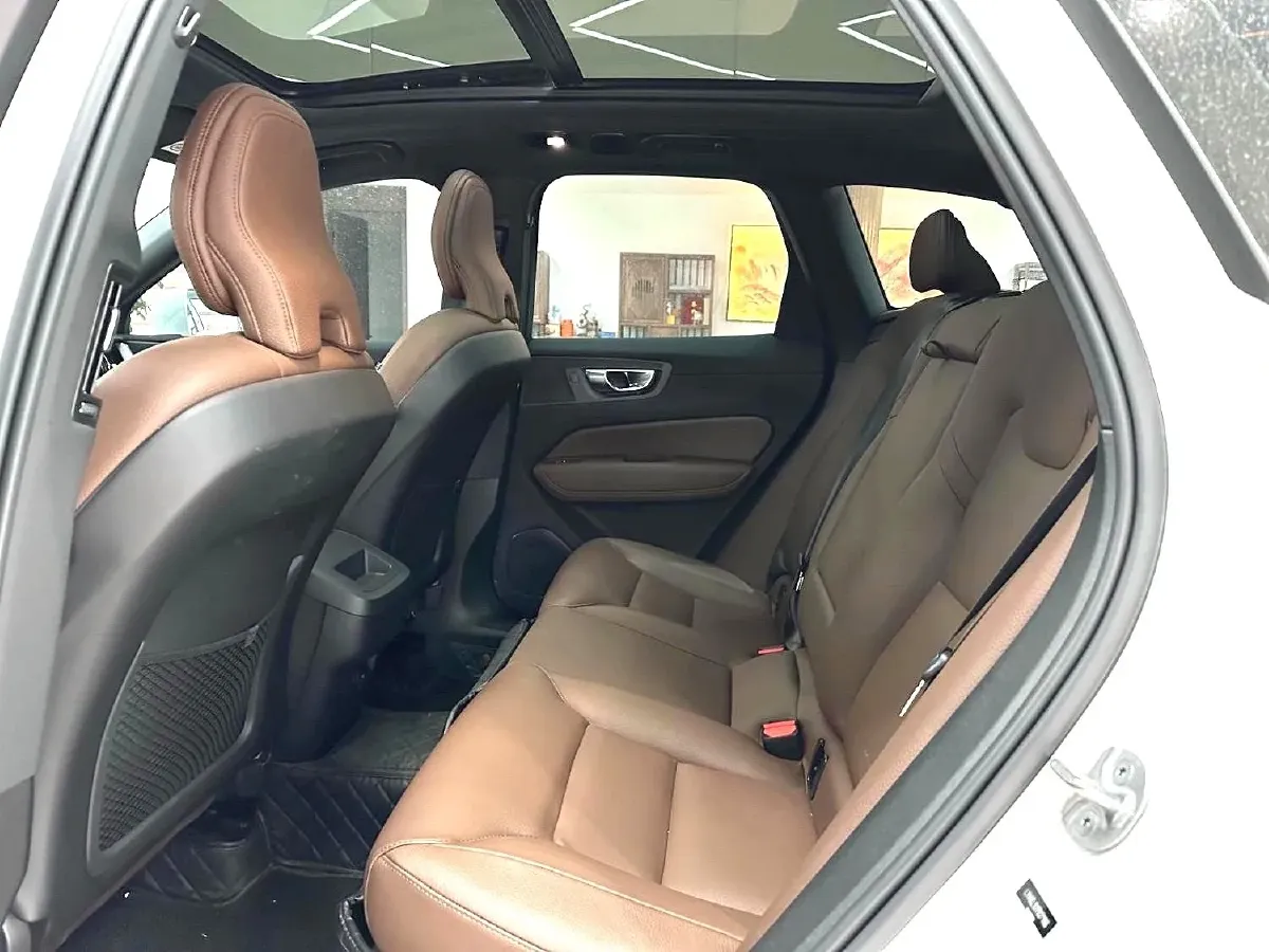 2023 Volvo XC60 2.0T 250HP L4 8AT,autocango,china used car exporter,china ev exporter,chinese used car exporter,chinese used ev exporter