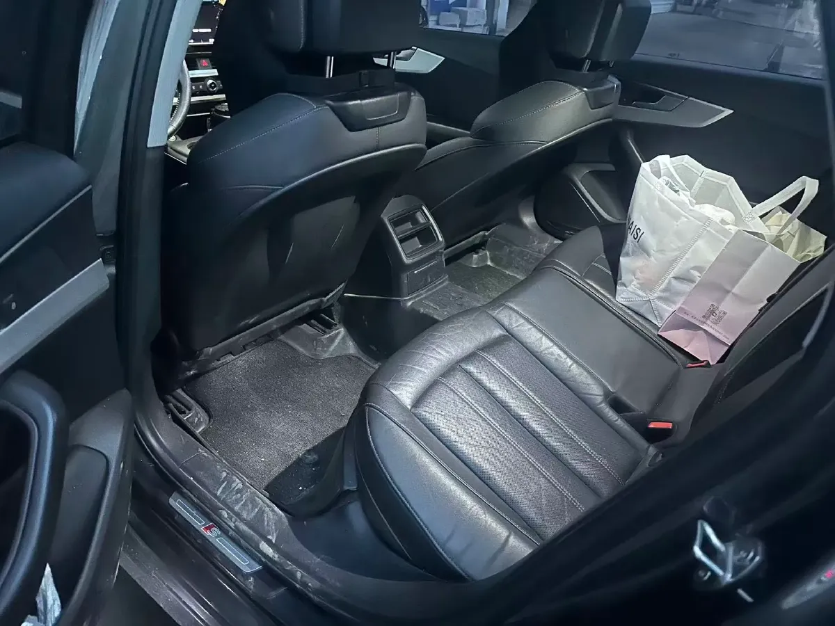 2020 Audi A4L 2.0T 190HP L4 7DCT,autocango,china used car exporter,china ev exporter,chinese used car exporter,chinese used ev exporter