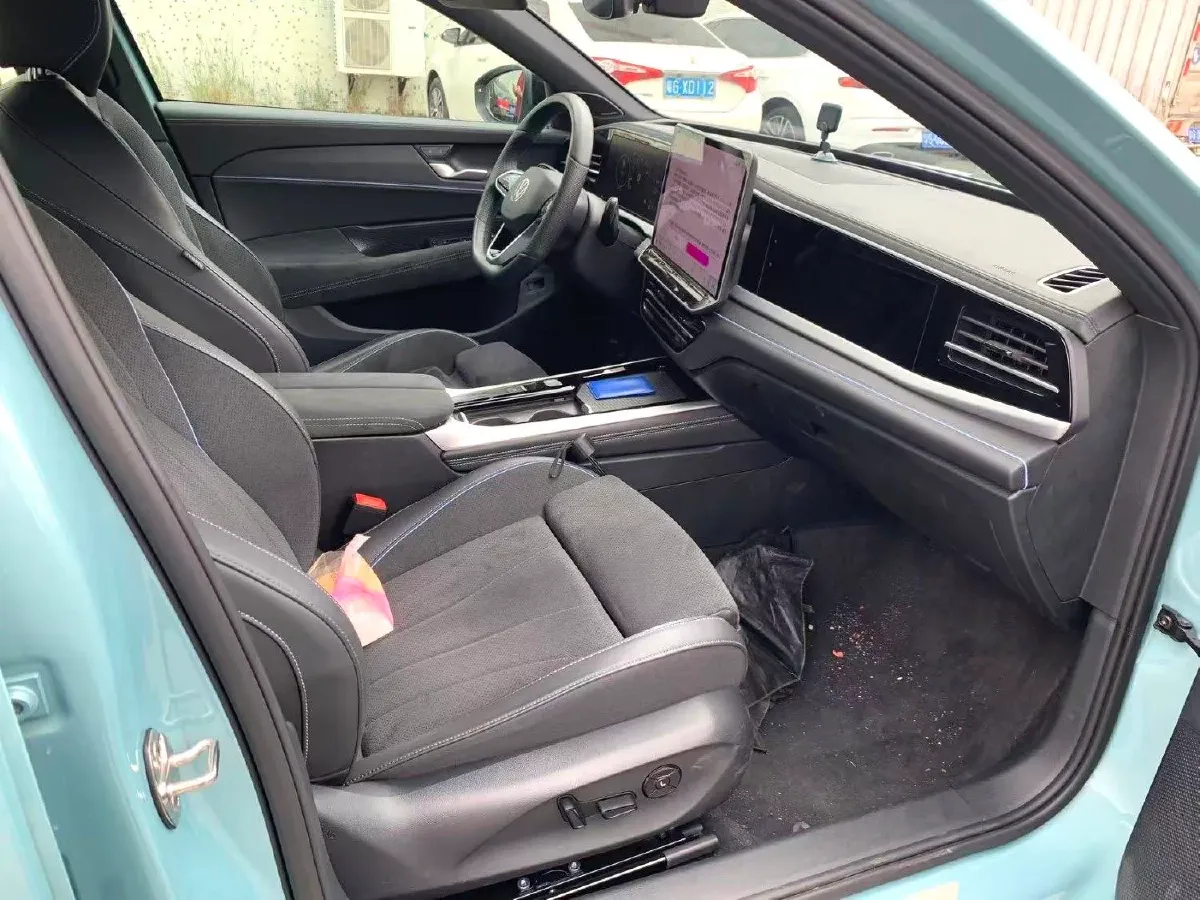 2024 Volkswagen Passat 2.0T 220HP L4 7DCT,autocango,china used car exporter,china ev exporter,chinese used car exporter,chinese used ev exporter