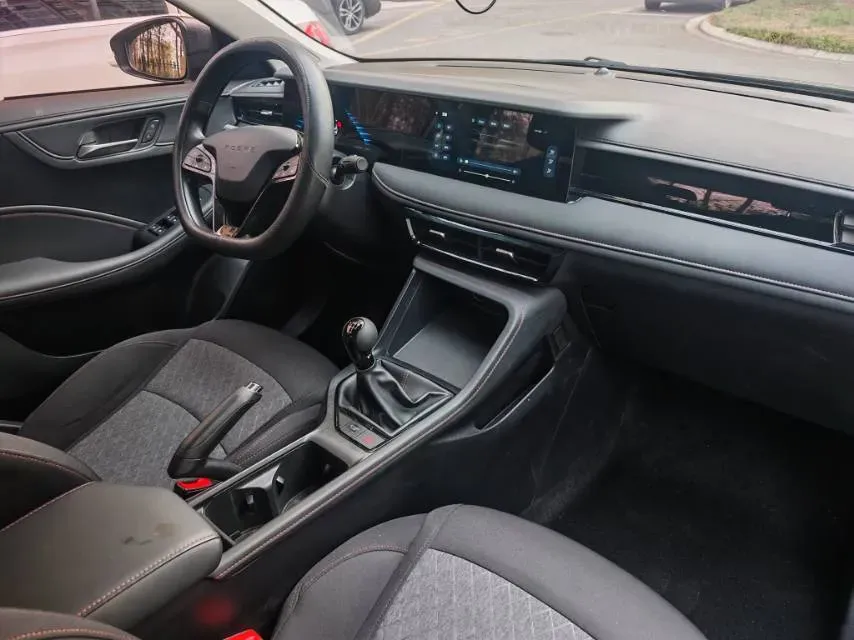 2023 Roewe i5 1.5L 129HP L4 5MT,autocango,china used car exporter,china ev exporter,chinese used car exporter,chinese used ev exporter