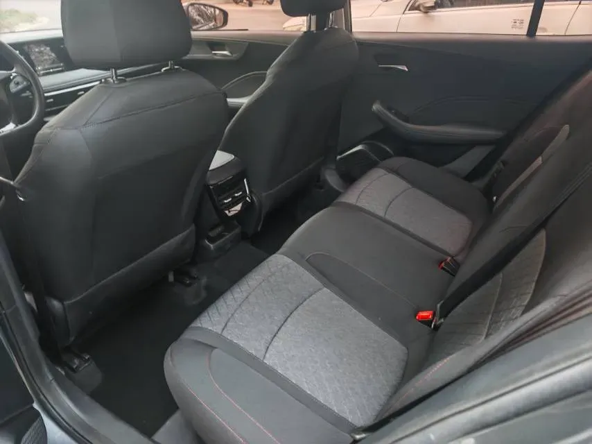 2023 Roewe i5 1.5L 129HP L4 5MT,autocango,china used car exporter,china ev exporter,chinese used car exporter,chinese used ev exporter