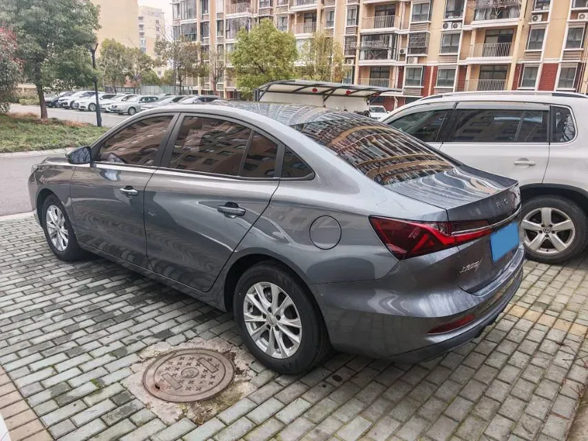 2023 Roewe i5 1.5L 129HP L4 5MT,autocango,china used car exporter,china ev exporter,chinese used car exporter,chinese used ev exporter