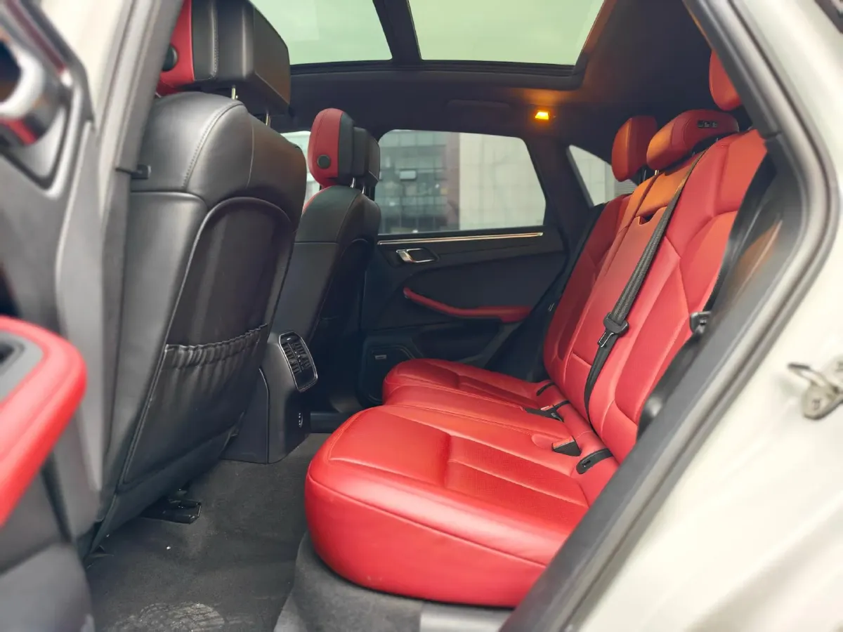 2021 Porsche Macan 2.0T 252HP L4 7DCT,autocango,china used car exporter,china ev exporter,chinese used car exporter,chinese used ev exporter