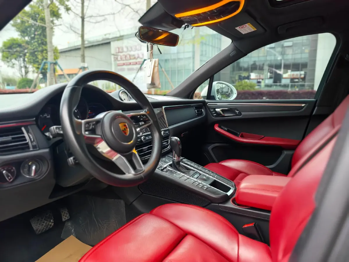 2021 Porsche Macan 2.0T 252HP L4 7DCT,autocango,china used car exporter,china ev exporter,chinese used car exporter,chinese used ev exporter