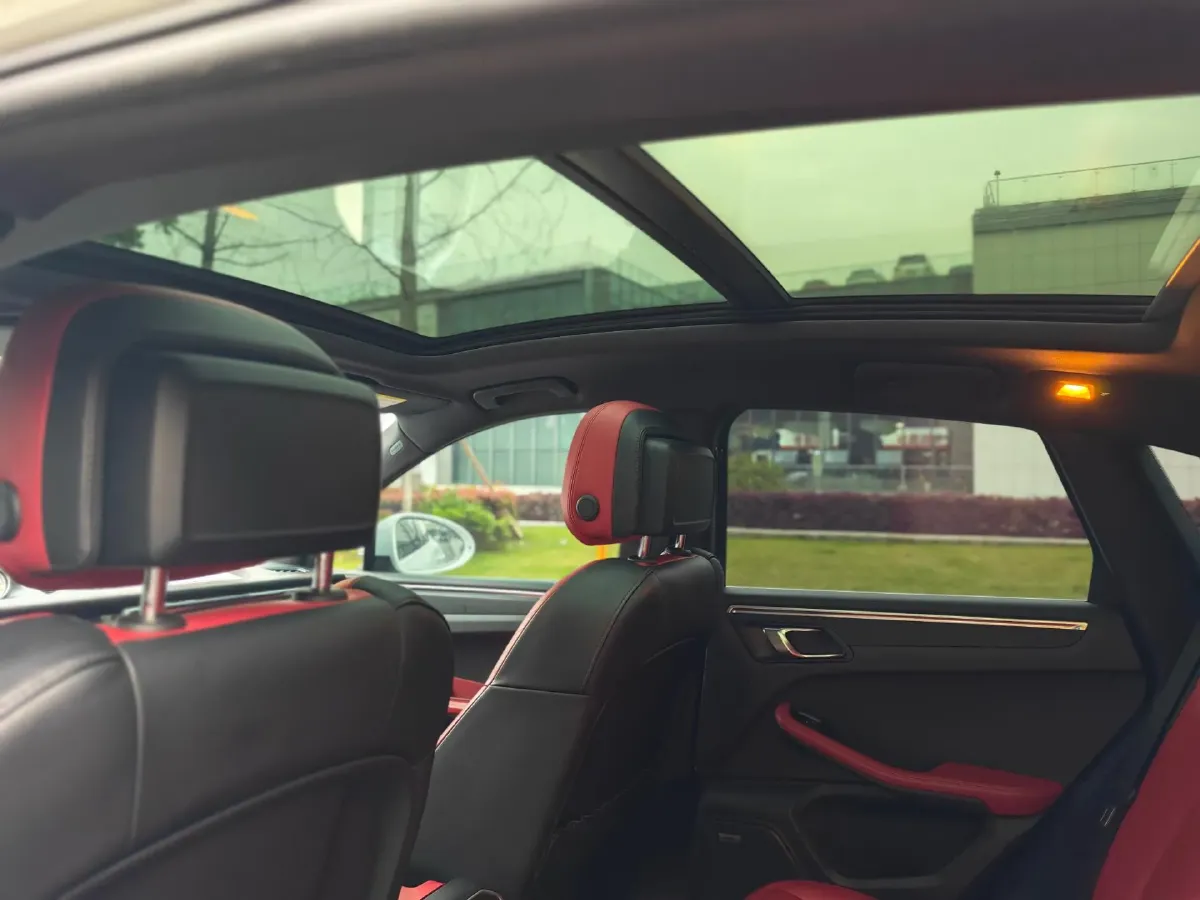 2021 Porsche Macan 2.0T 252HP L4 7DCT,autocango,china used car exporter,china ev exporter,chinese used car exporter,chinese used ev exporter