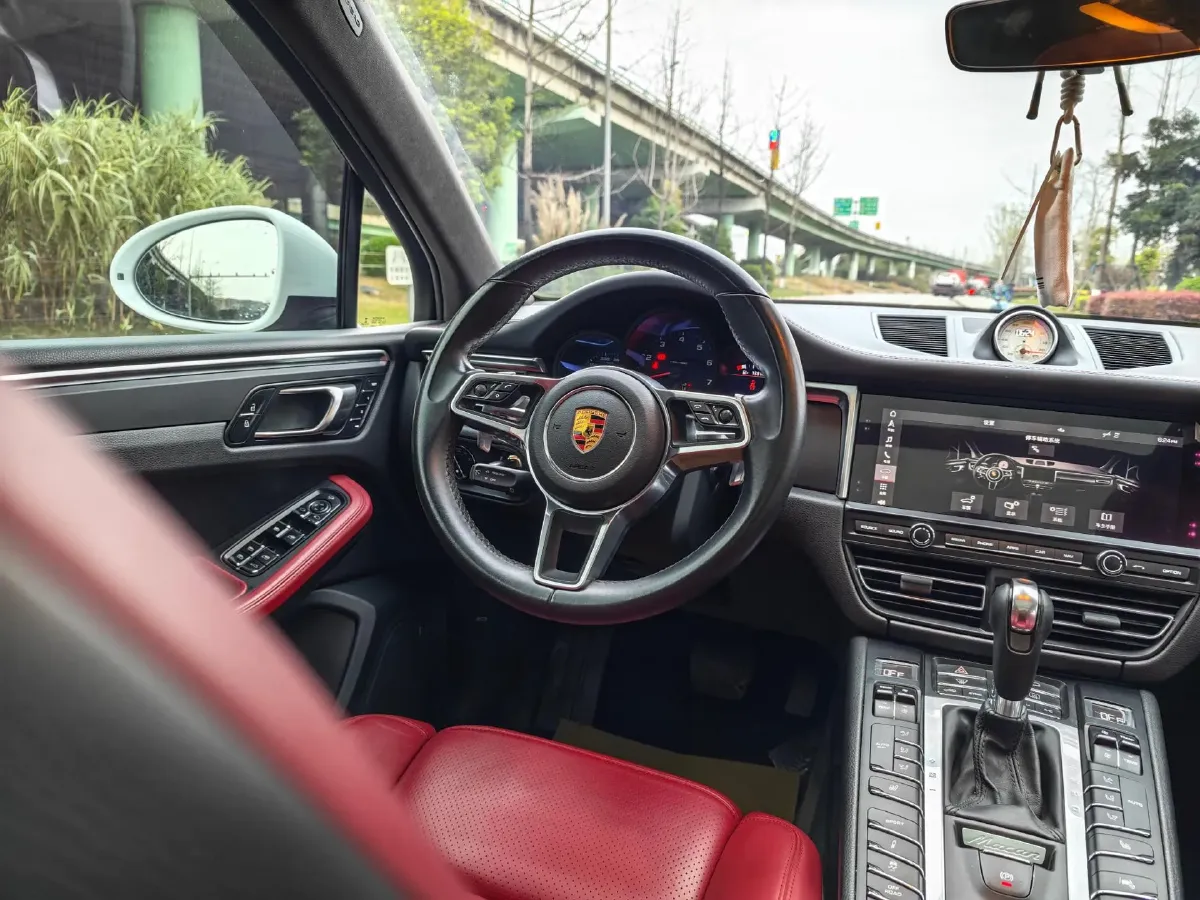 2021 Porsche Macan 2.0T 252HP L4 7DCT,autocango,china used car exporter,china ev exporter,chinese used car exporter,chinese used ev exporter