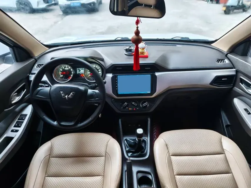 2021 WuLing HongGuang 1.5L 99HP L4 6MT,autocango,china used car exporter,china ev exporter,chinese used car exporter,chinese used ev exporter