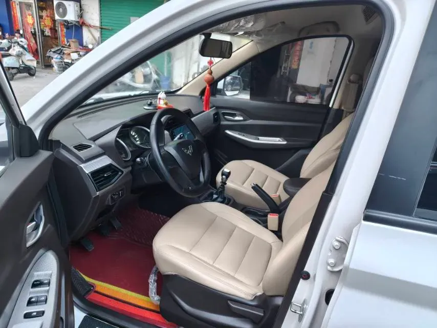 2021 WuLing HongGuang 1.5L 99HP L4 6MT,autocango,china used car exporter,china ev exporter,chinese used car exporter,chinese used ev exporter