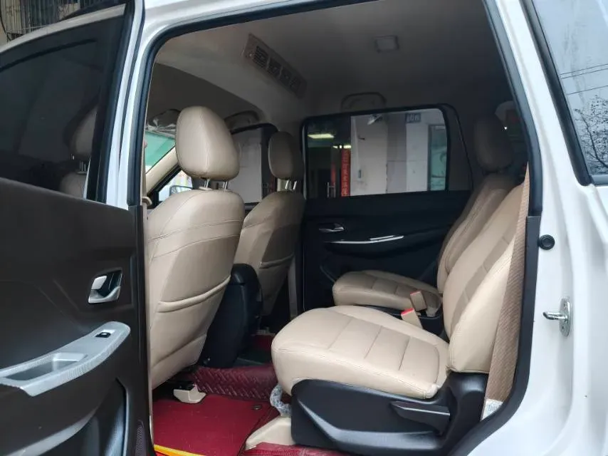 2021 WuLing HongGuang 1.5L 99HP L4 6MT,autocango,china used car exporter,china ev exporter,chinese used car exporter,chinese used ev exporter