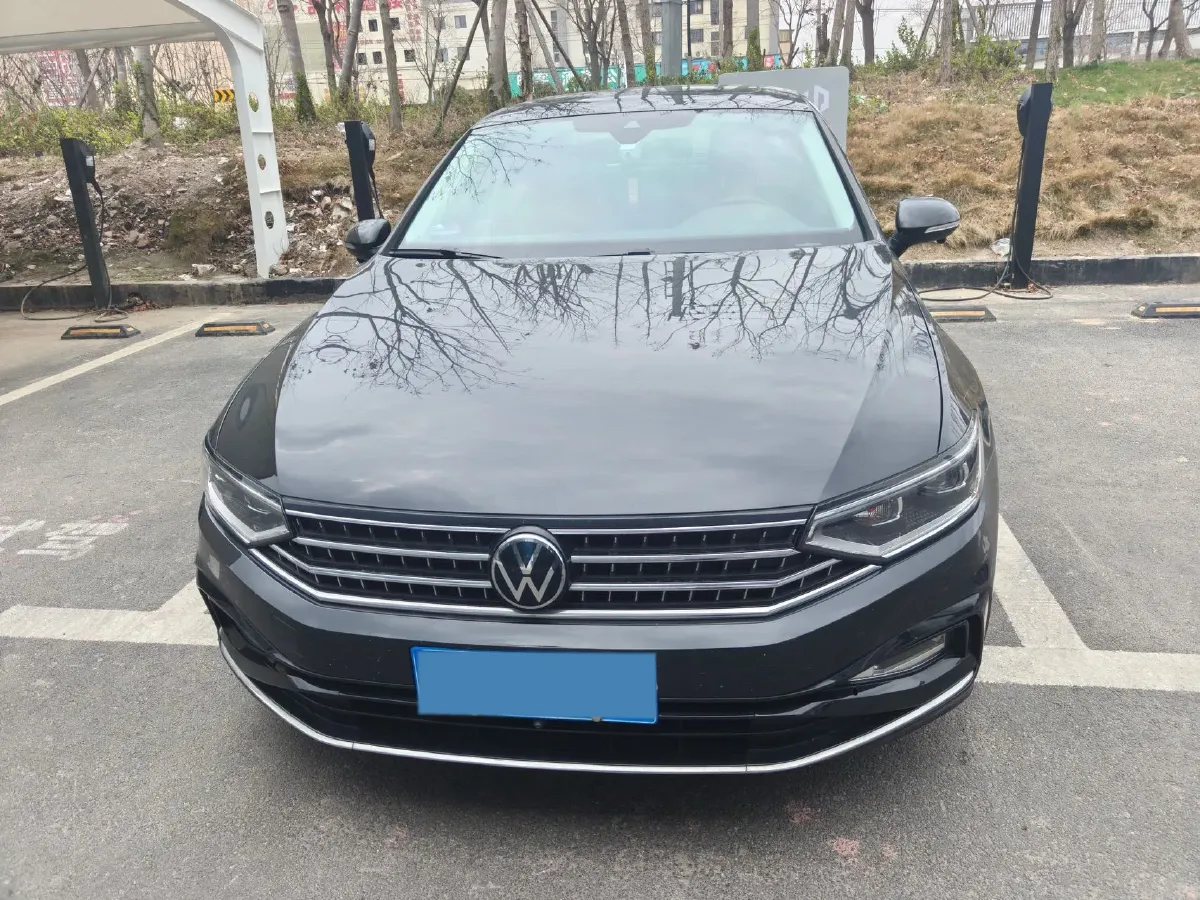 2023 Volkswagen Magotan 2.0T 186HP L4 7DCT,autocango,china used car exporter,china ev exporter,chinese used car exporter,chinese used ev exporter