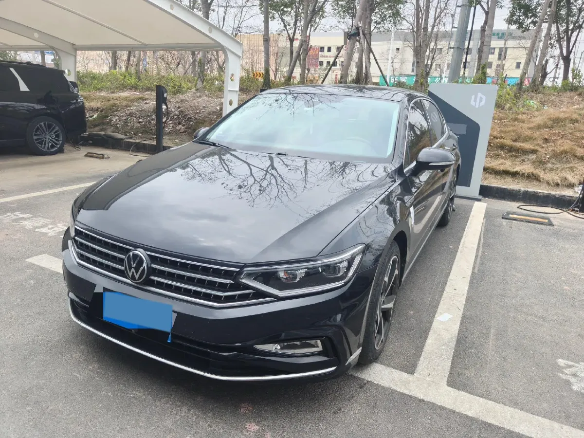 2023 Volkswagen Magotan 2.0T 186HP L4 7DCT,autocango,china used car exporter,china ev exporter,chinese used car exporter,chinese used ev exporter