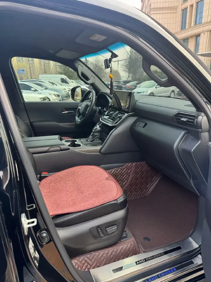 2022 Toyota Land Cruiser 3.4T 415HP V6 10AT,autocango,china used car exporter,china ev exporter,chinese used car exporter,chinese used ev exporter