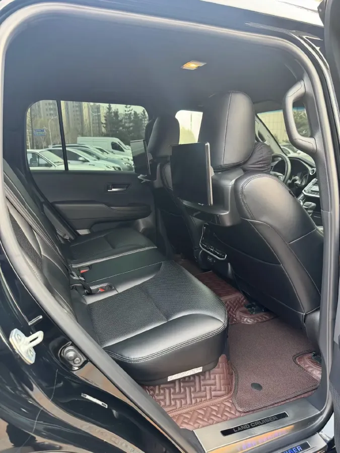 2022 Toyota Land Cruiser 3.4T 415HP V6 10AT,autocango,china used car exporter,china ev exporter,chinese used car exporter,chinese used ev exporter