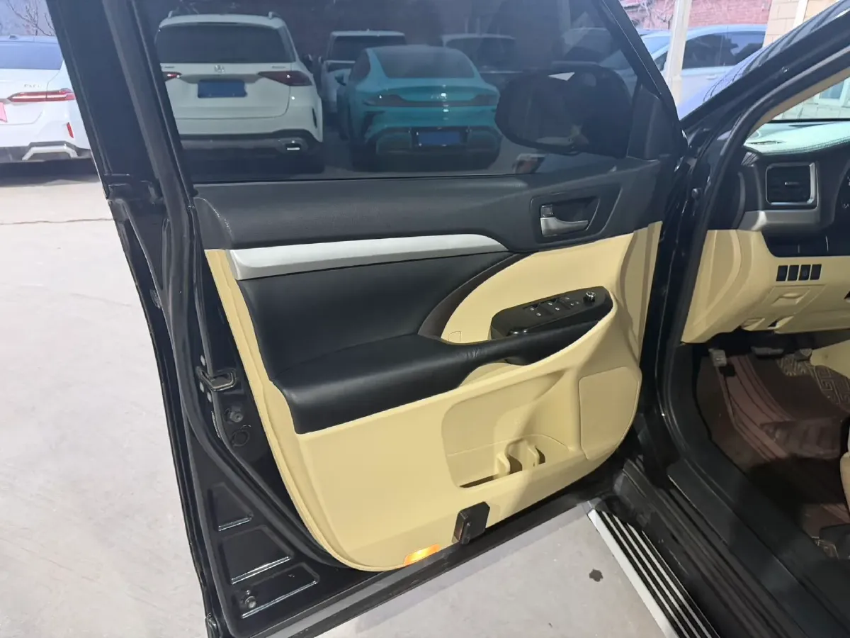 2021 Toyota Highlander 2.0T 220HP L4 6AT,autocango,china used car exporter,china ev exporter,chinese used car exporter,chinese used ev exporter