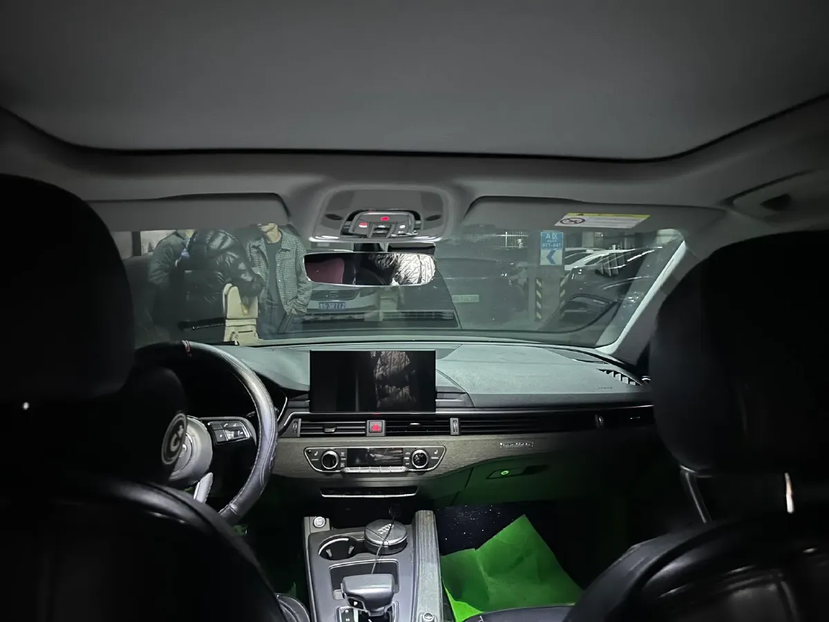 2022 Audi A4 2.0T 252HP L4 7DCT,autocango,china used car exporter,china ev exporter,chinese used car exporter,chinese used ev exporter