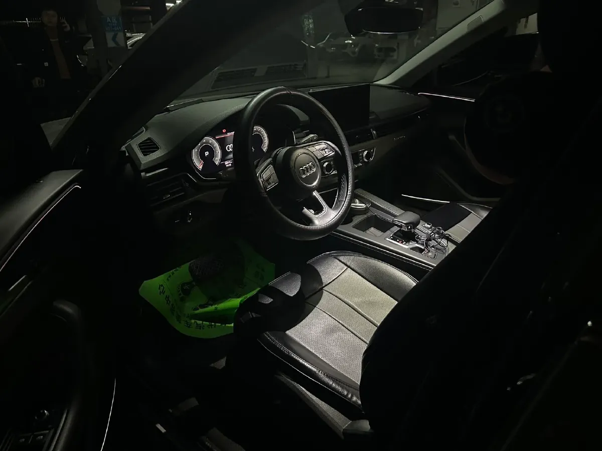 2022 Audi A4 2.0T 252HP L4 7DCT,autocango,china used car exporter,china ev exporter,chinese used car exporter,chinese used ev exporter