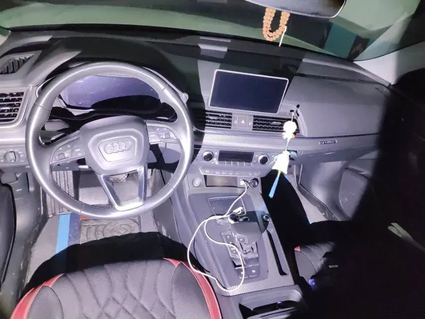 2022 Audi Q5L 2.0T 252HP L4 7DCT,autocango,china used car exporter,china ev exporter,chinese used car exporter,chinese used ev exporter