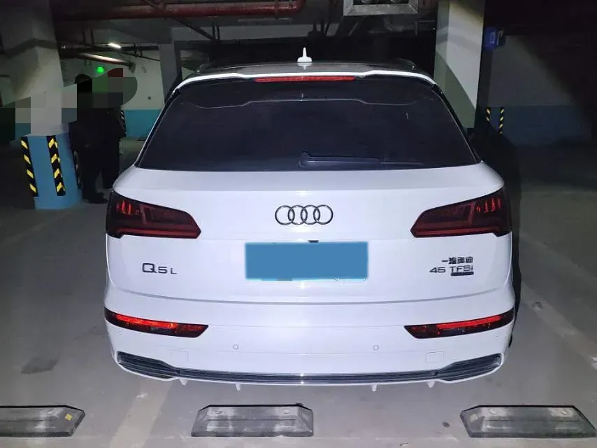 2022 Audi Q5L 2.0T 252HP L4 7DCT,autocango,china used car exporter,china ev exporter,chinese used car exporter,chinese used ev exporter