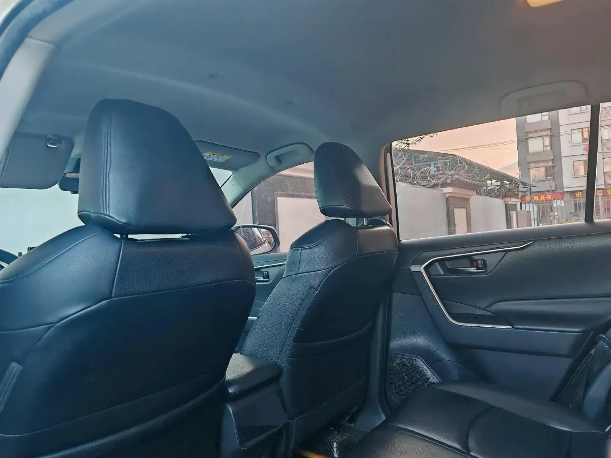 2021 Toyota RAV4 2.0L 171HP L4 CVT,autocango,china used car exporter,china ev exporter,chinese used car exporter,chinese used ev exporter